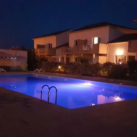 Lejlighed Bel Confortable Et Cosy En Avec Piscine A 5 Mn De La *